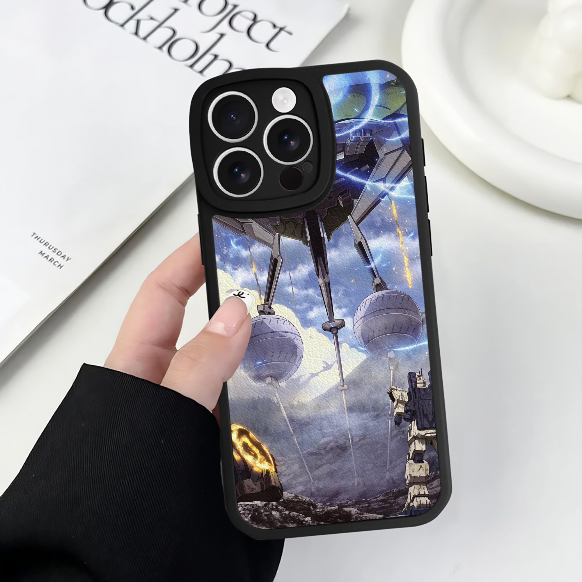 （画像用） 機動戦士ガンダム Mobile Suit Gundam 【iPhone 16シリーズ対応】シリコンスマホケース（レザー調） 材質：シリコン
